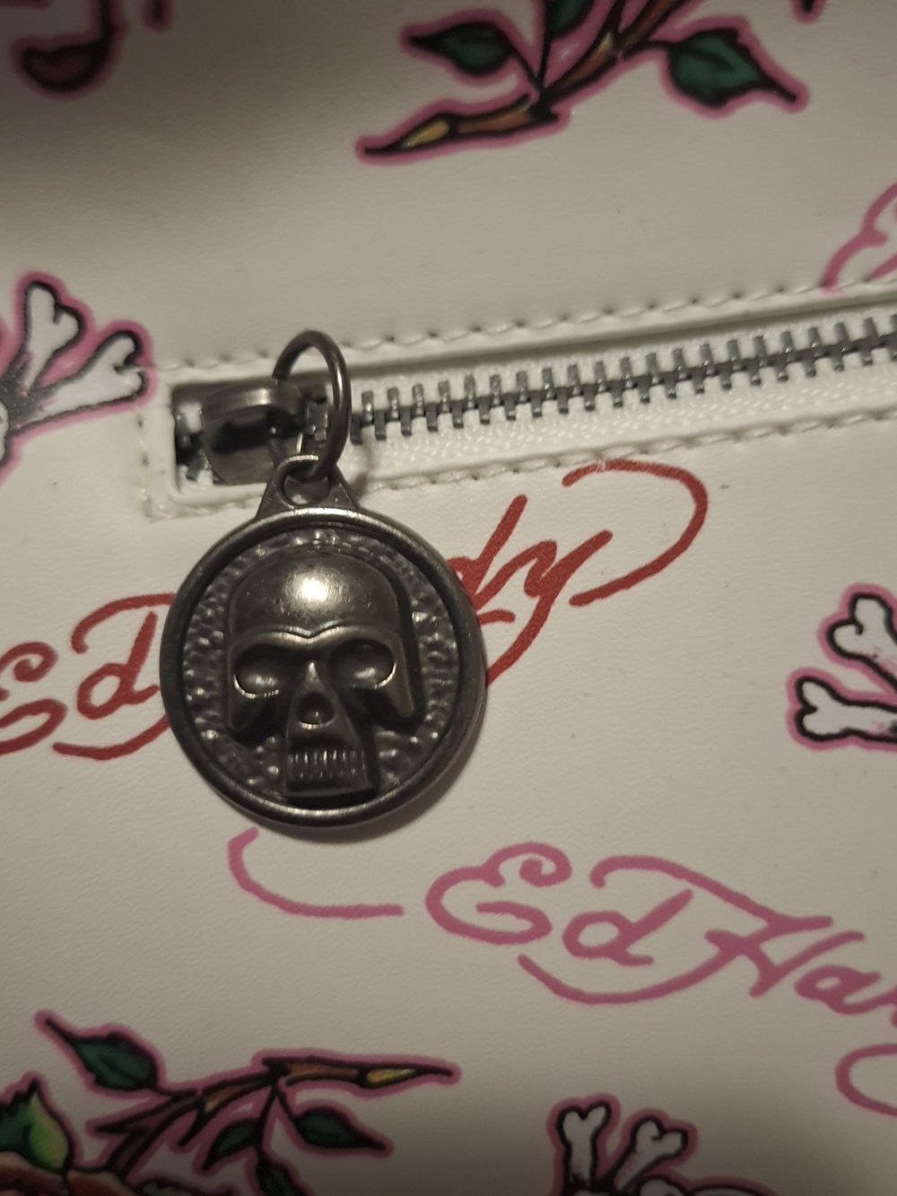 Ed Hardy White Tote with Red Heart & Pink Skull Print - Picture 5 of 12